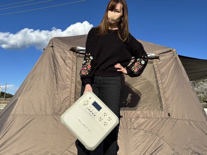 bluetti aora100 女性が持つ
